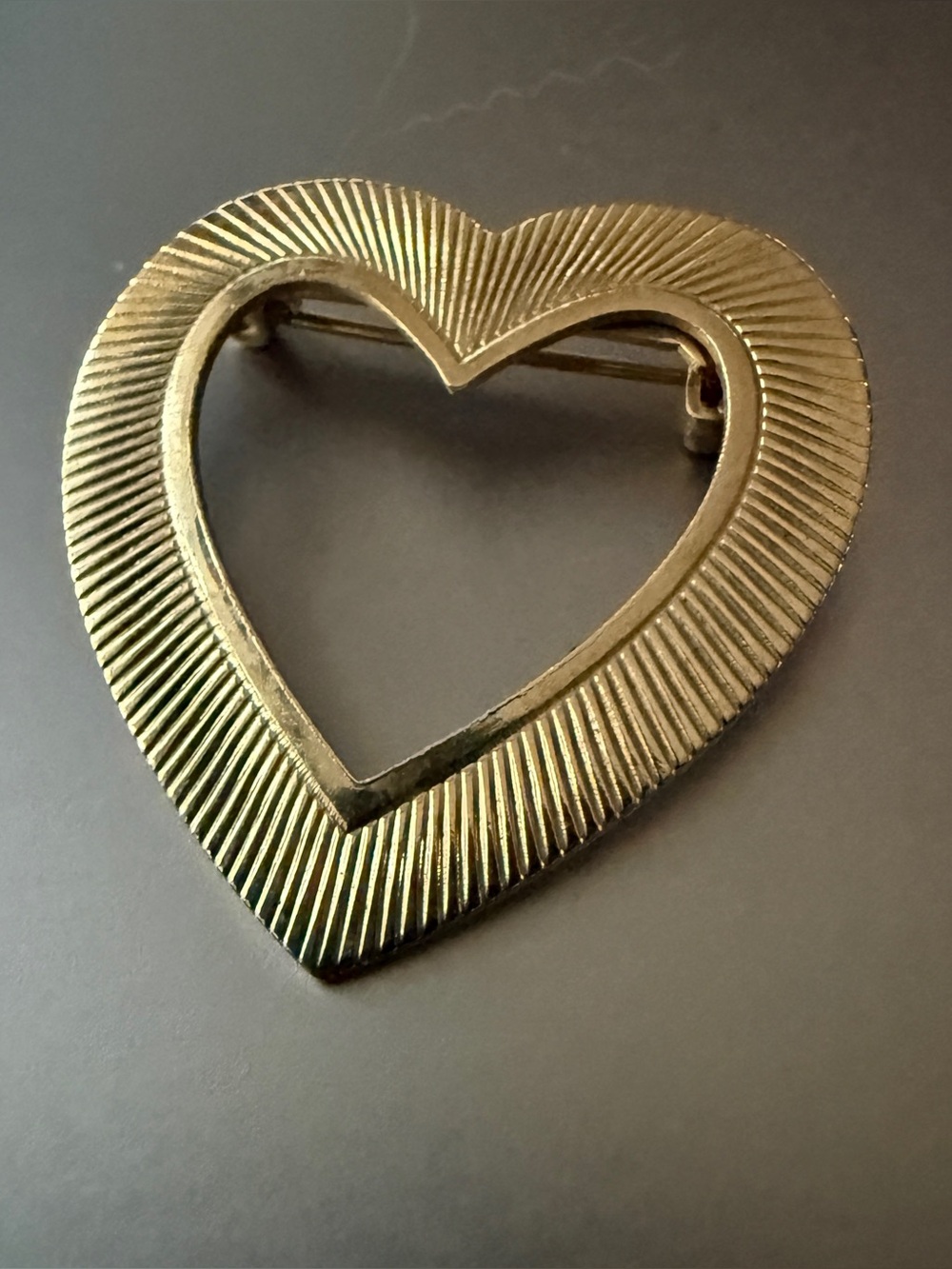 Vintage Gold Tone Open Heart Brooch Textured Sunburst Ribbed Statement Pin